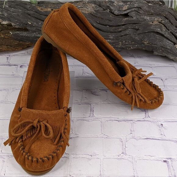 Minnetonka 402 Kilty Hardsole Moccasins - Picture 1 of 11